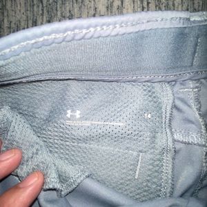 Under Armour boys light gray golf shorts size 14